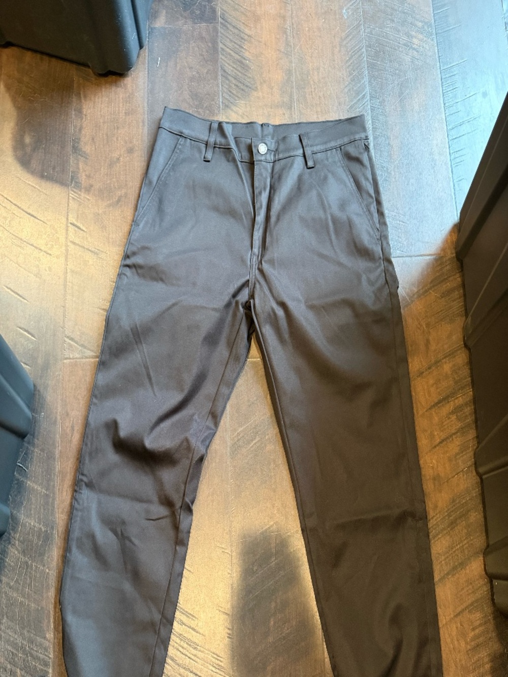 BLACK LEVIS TECH CHINOS 33/32